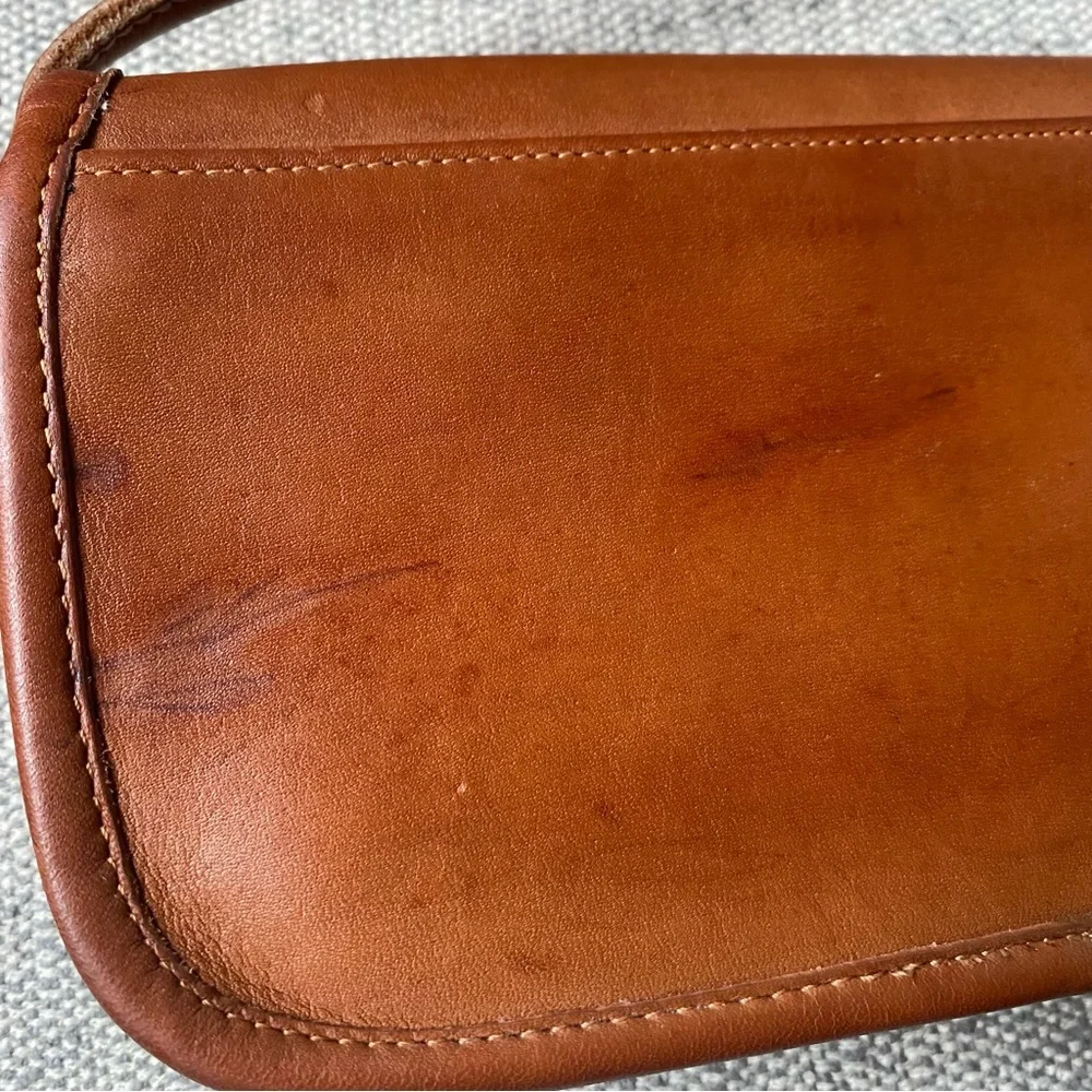 ❌sold❌Coach Vintage Early NYC Dinky British Tan Crossbody Brown Turn Lock - Picture 7 of 8